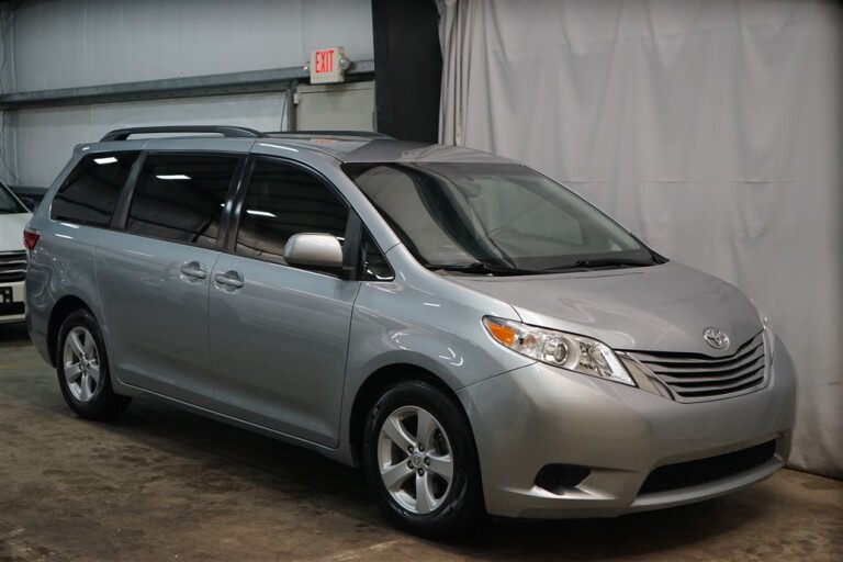 2015 Toyota Sienna LE // PDX Auto Imports